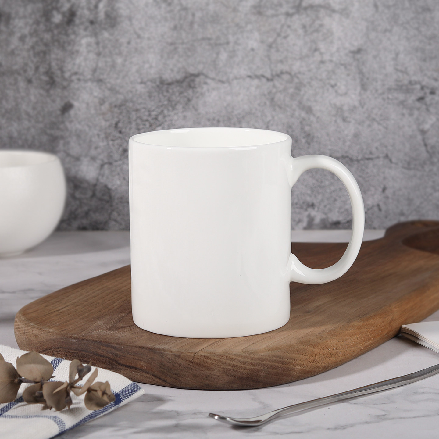 北欧简约纯白色陶瓷马克杯骨瓷水杯带手柄咖啡杯牛奶杯高级感轻奢