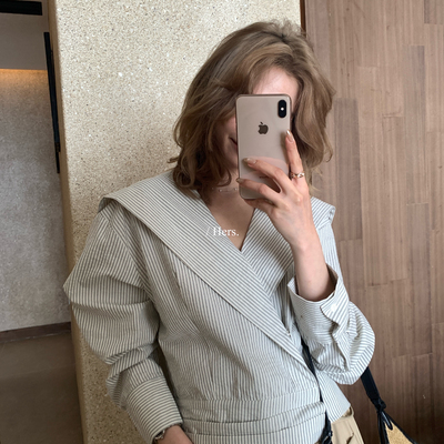 Hers-2026春上新简约衬衫日常调性翻领设计条纹短款套头衬衫80101