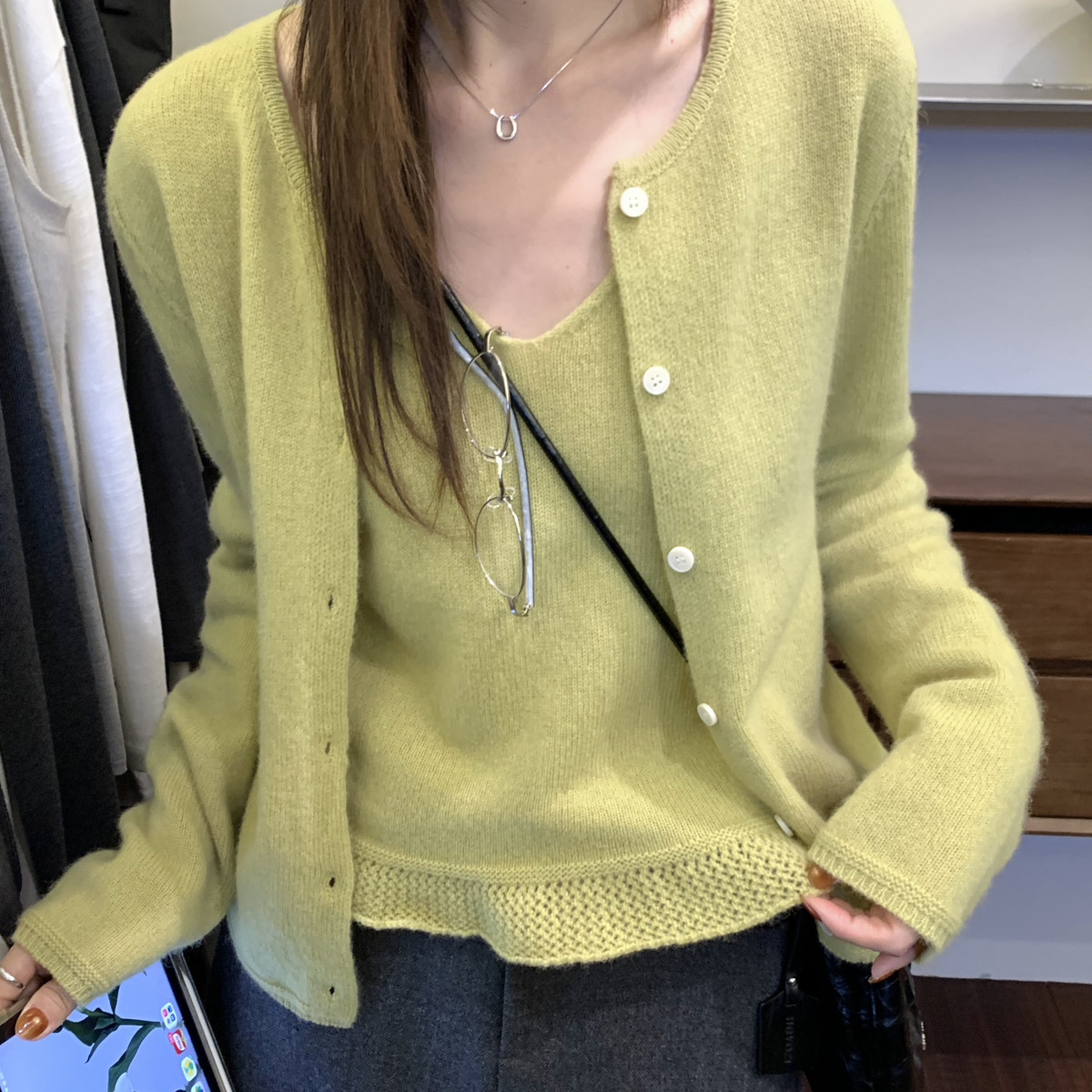密思家-高品质真两件温柔小女人100羊毛木耳边背心+开衫1023608