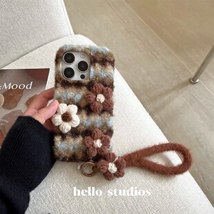秋冬款毛绒布料针织毛线花朵苹果14适用iPhone17promax美拉德16pro手机壳1+15/13/12带手绳11一加ace6/5pro/3