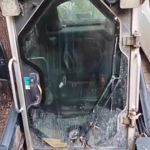 柳工滑移装载机玻璃CLG365B 395前挡风前车门钢化夹胶玻璃扫地机