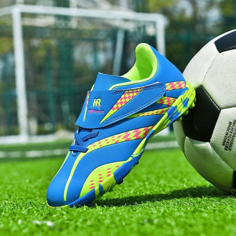 新款儿童足球鞋青少年学生防滑透气比赛训练鞋网面面魔术贴运动鞋