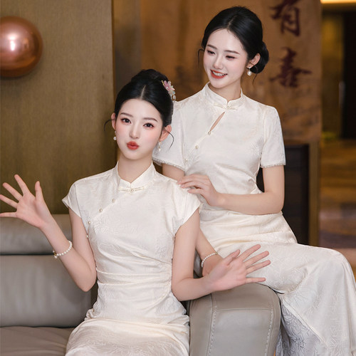 中式旗袍订婚礼服女2026新款伴娘服姐妹团主持绝美连衣裙平时可穿