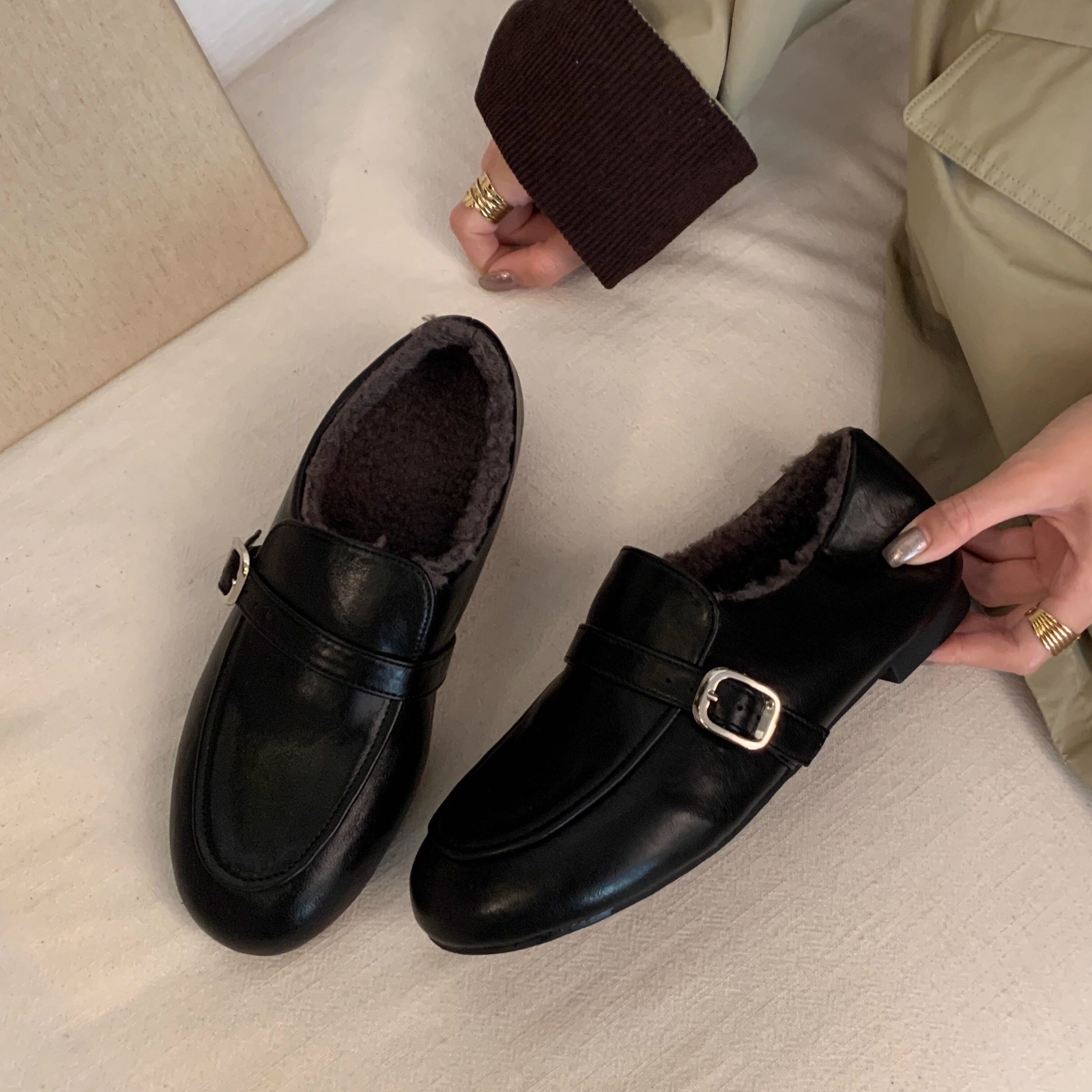 职业小皮鞋女2025年新款冬季外穿加绒保暖单鞋平底羊羔毛毛乐福鞋