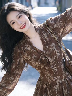 法式复古纯欲碎花雪纺连衣裙女2026夏季显瘦荷叶边喇叭袖长款裙子