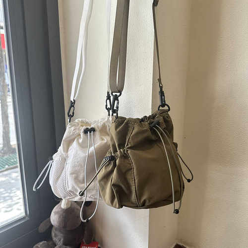 褶皱抽绳包水桶包斜挎包