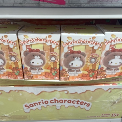 名创优品小斗篷系列植绒转脸盲盒