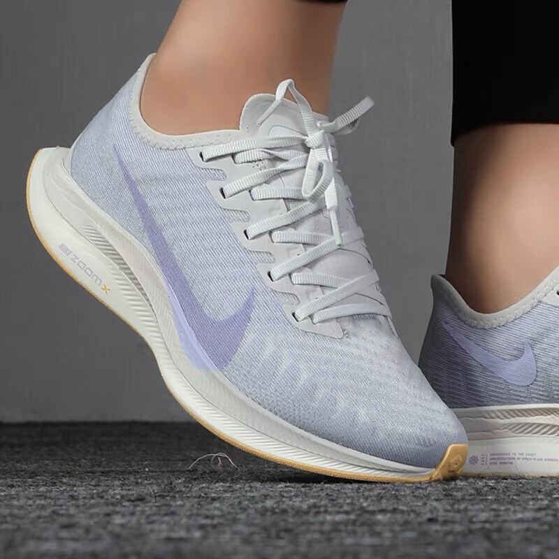 耐克缓震女子跑步鞋全掌气垫