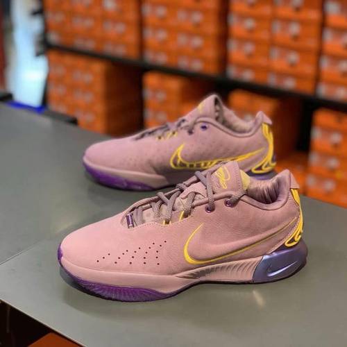 耐克男子气垫缓震中帮实战篮球鞋