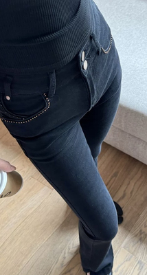 2024秋冬新款修身显瘦包腿设计师款铆钉口袋喇叭裤微喇牛仔裤