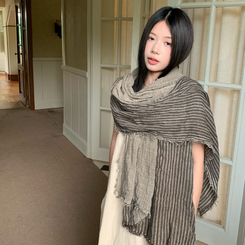 轻奢感！陈奶奶条纹荒原风围巾女