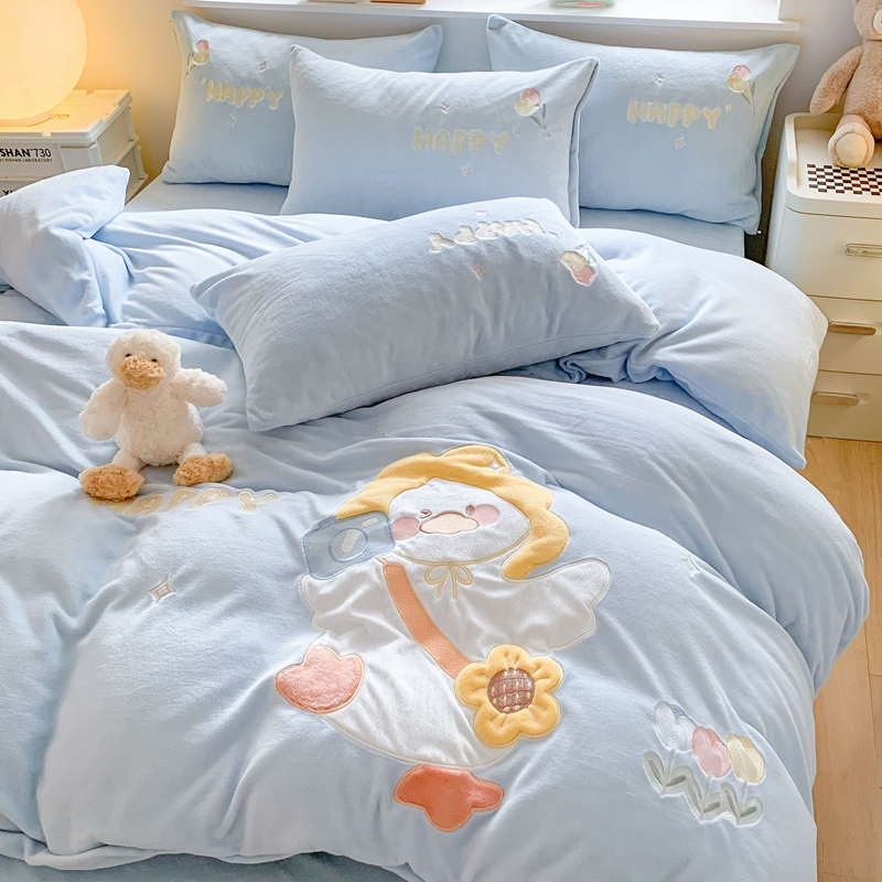 婴儿牛奶绒四件套可爱保暖