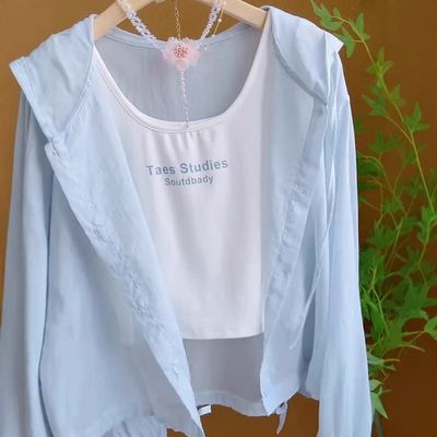 蓝色连帽轻薄透气防晒衬衫