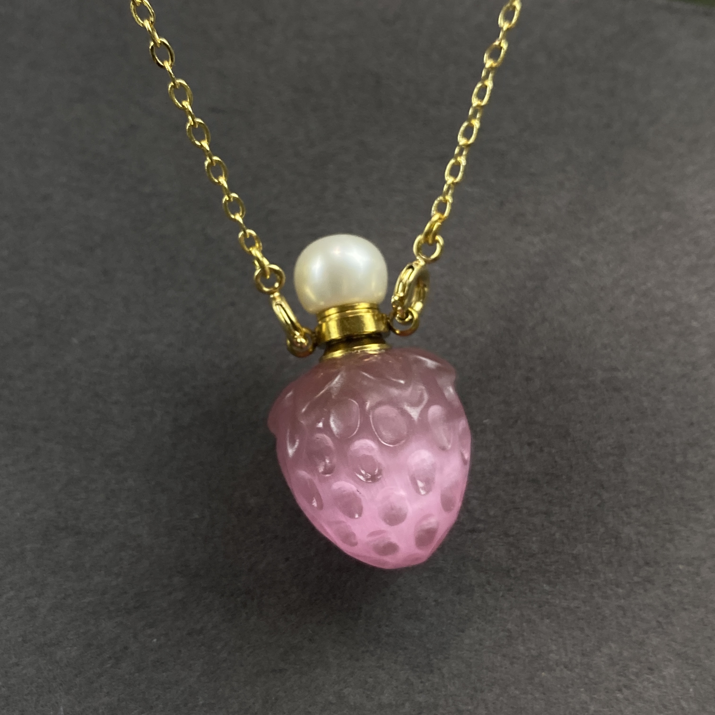 猫眼石彩色粉色草莓香水瓶空瓶可装香水精油吊坠女款送女友闺蜜