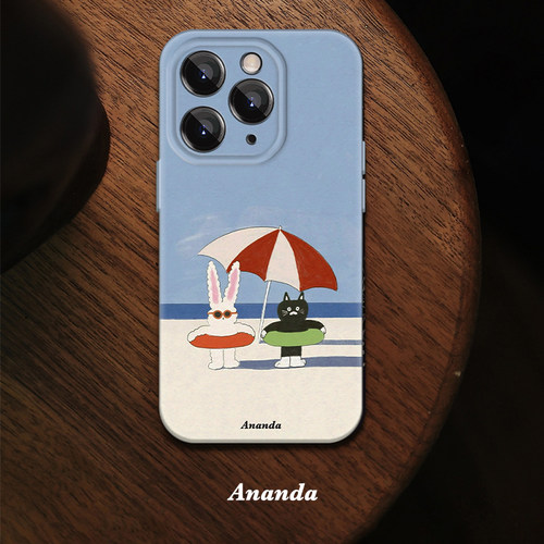 白兔与黑猫插画情侣手机壳适用iPhone16promax苹果15plus小众设计夏日海边趣味保护套14全包精孔菲林华为vivo