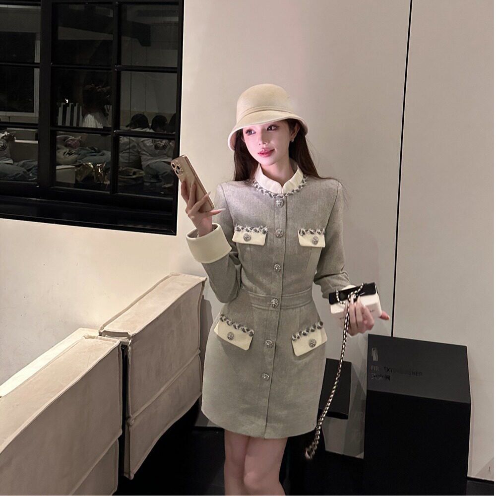 秋冬小香风轻奢显瘦设计立领连衣裙气质法式收腰短裙时尚连衣裙女