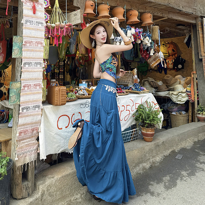 西双版纳旅游度假风穿搭套装女波西米亚印花抹胸上衣蓝色半身长裙