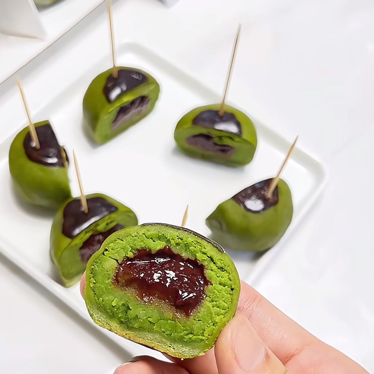 蜡笔小新美伢认证好吃的糕点甜心伴手礼零食盒装抹茶生巧克力馅饼