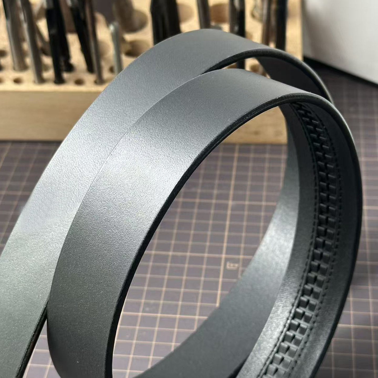 诗泊伦手工皮带定制意大利头层牛皮背皮自动扣腰带不带头全透染