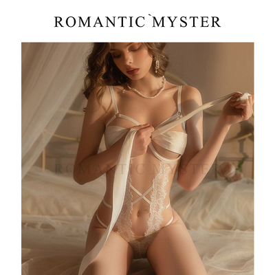 大蝴蝶结聚拢连体衣紧身小胸显大