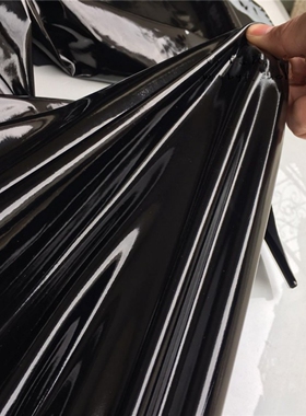 亮面皮革 亮皮针织高弹力PU仿皮料 高端纯黑色镜面皮革布料面料