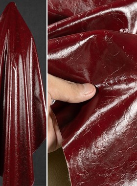 油皮镜面皮革面料-裂纹肌理 安可拉红色亮面光泽柔软微弹PU皮布料