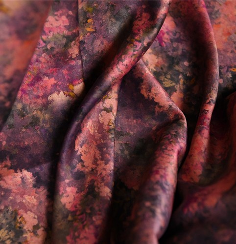 色彩奏鸣曲 暗色风设计真丝改良香云缎20姆95丝5氨纶138宽 设计