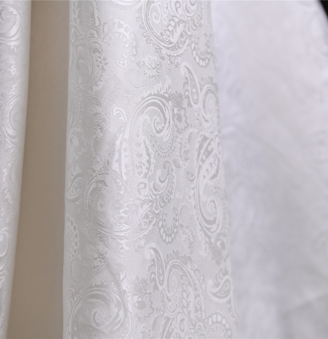 白色佩斯利 精湛提花技艺丝交织绸桑波缎18姆50丝50棉138宽 设计