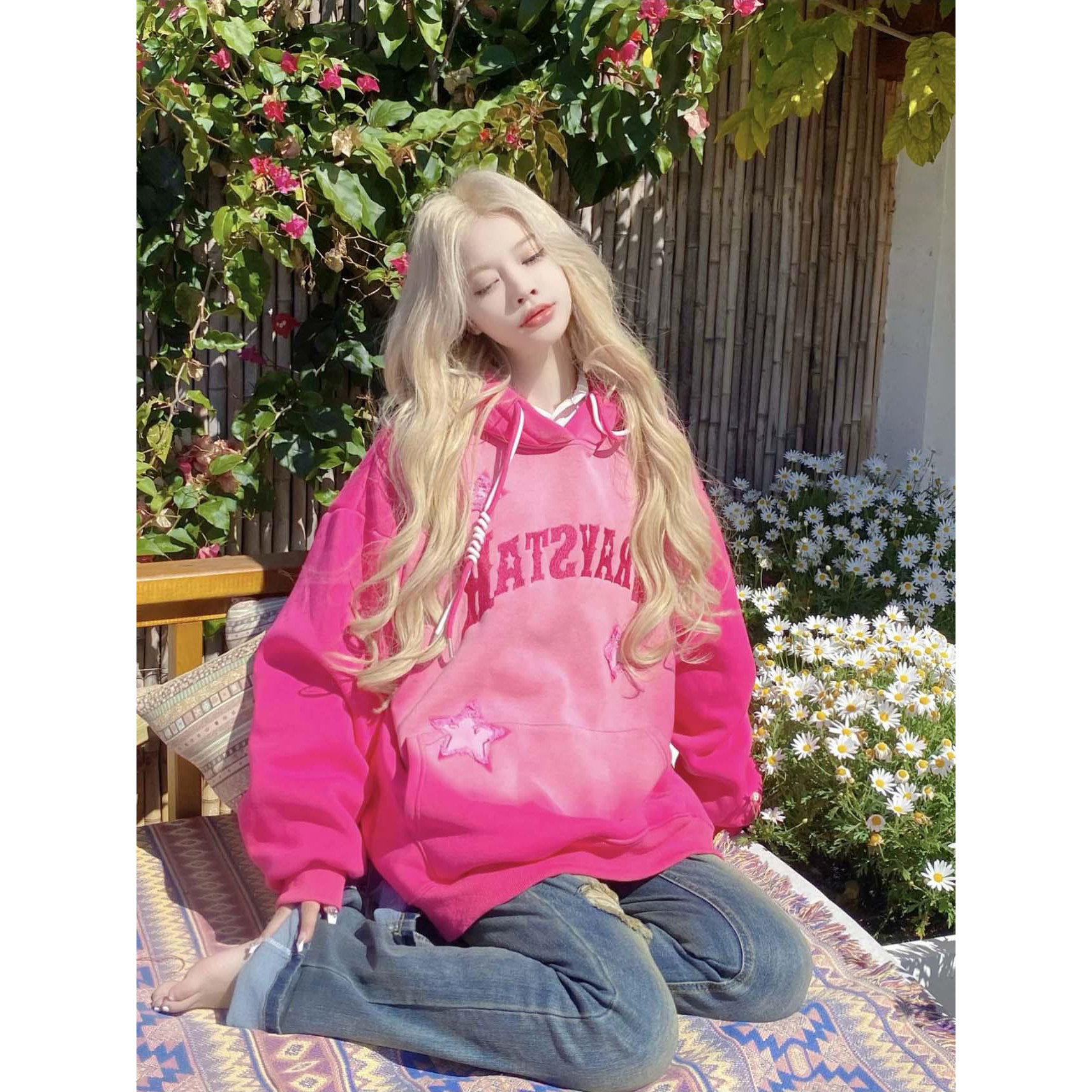 慵懒风树莓粉色连帽卫衣女