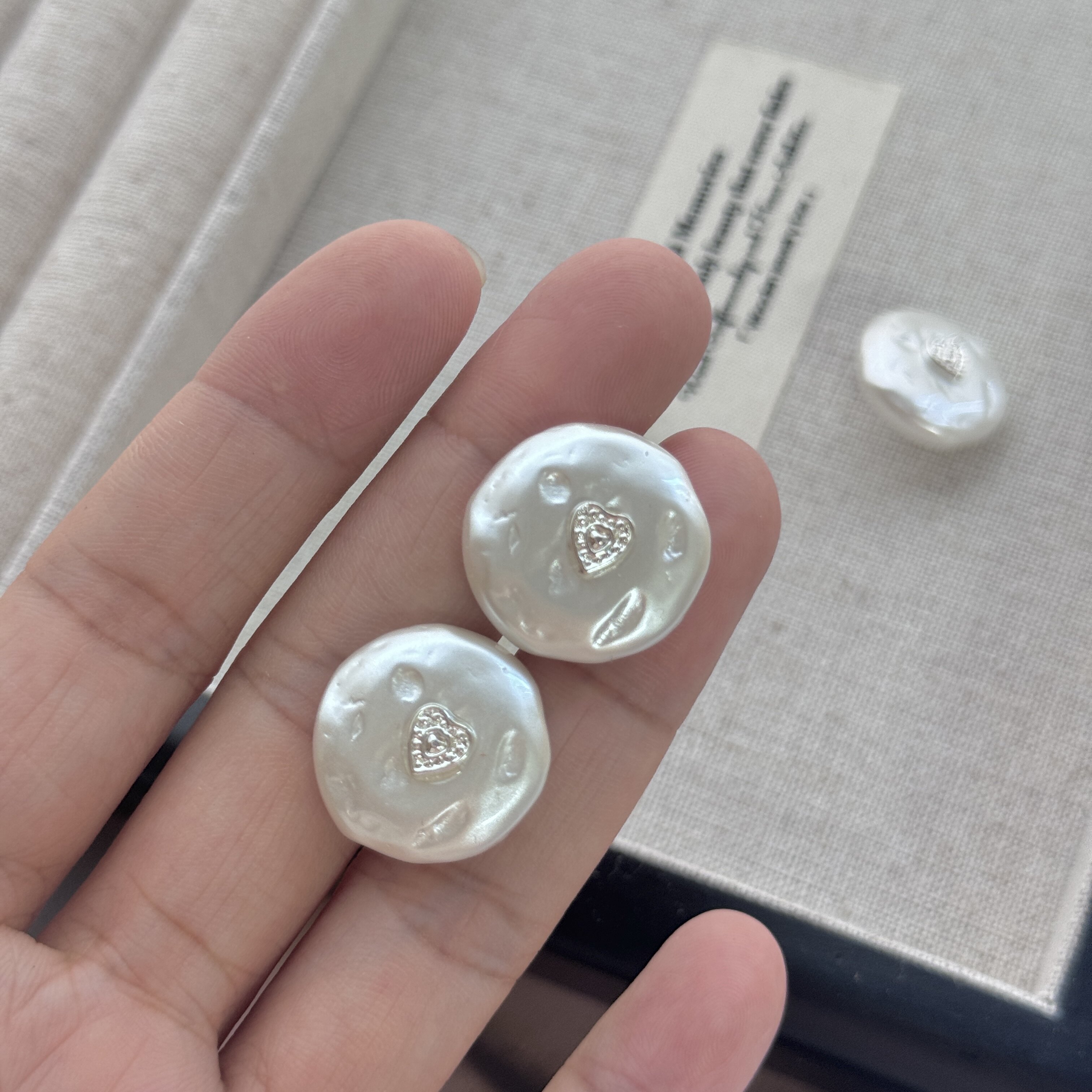 高档名媛小香风小爱心珍珠纽扣