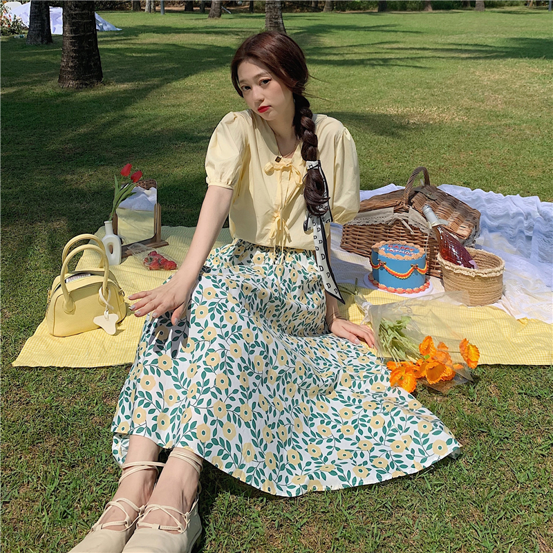 Real price small fresh bow Bubble Sleeve Top + floral skirt medium length A-line skirt