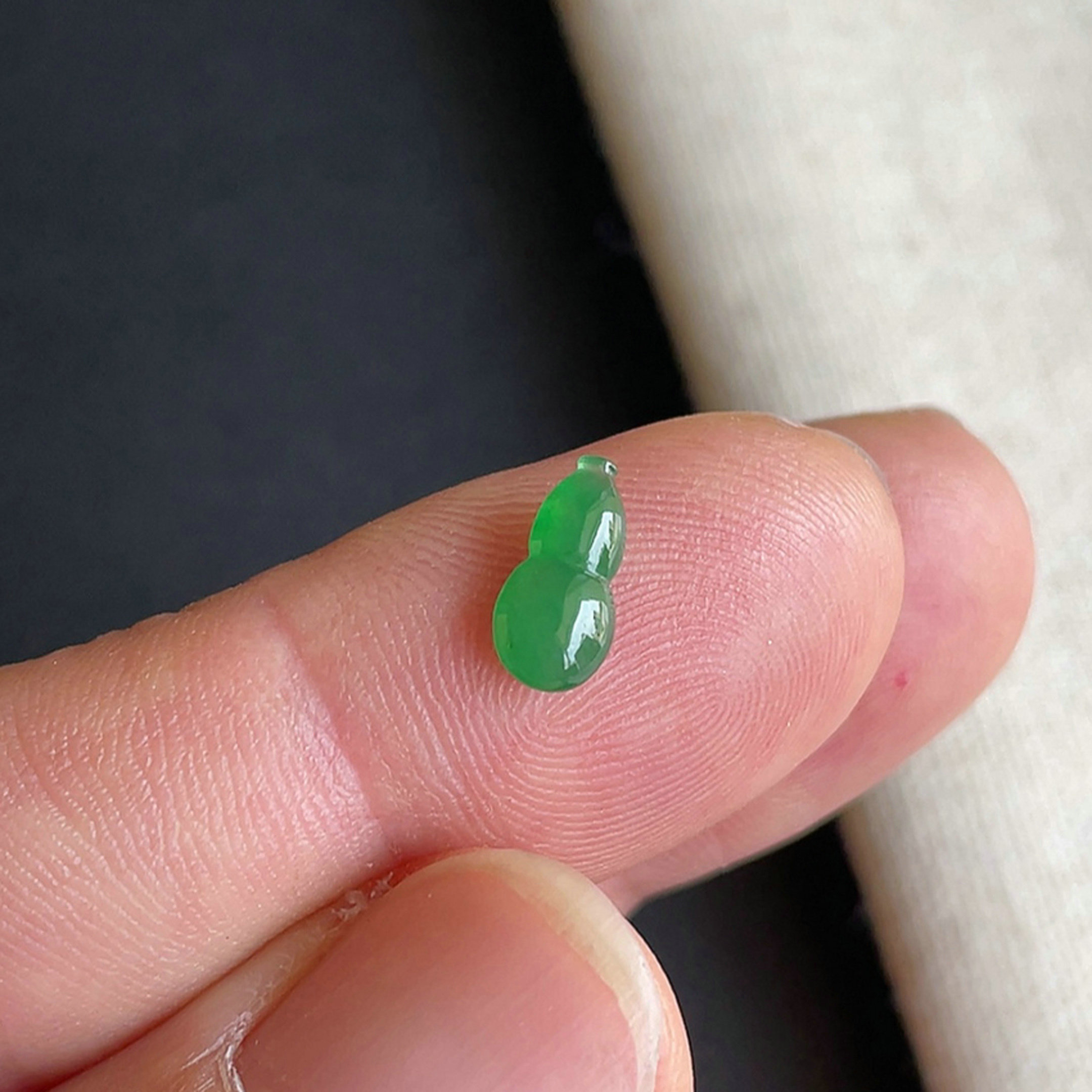 阳绿葫芦戒面缅甸天然翡翠A货