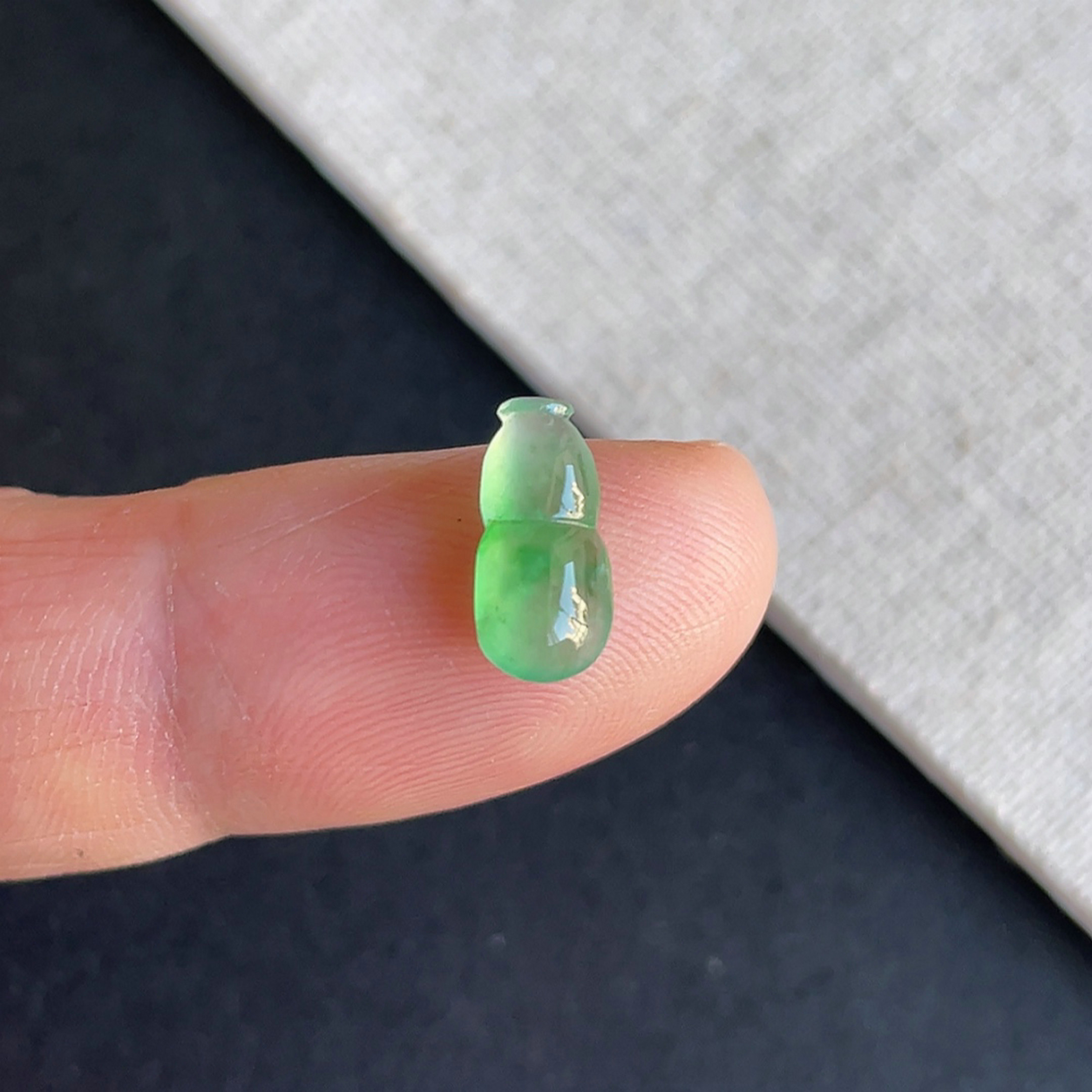 缅甸天然翡翠A货冰种阳绿葫芦戒面 附鉴定证书 支持复检