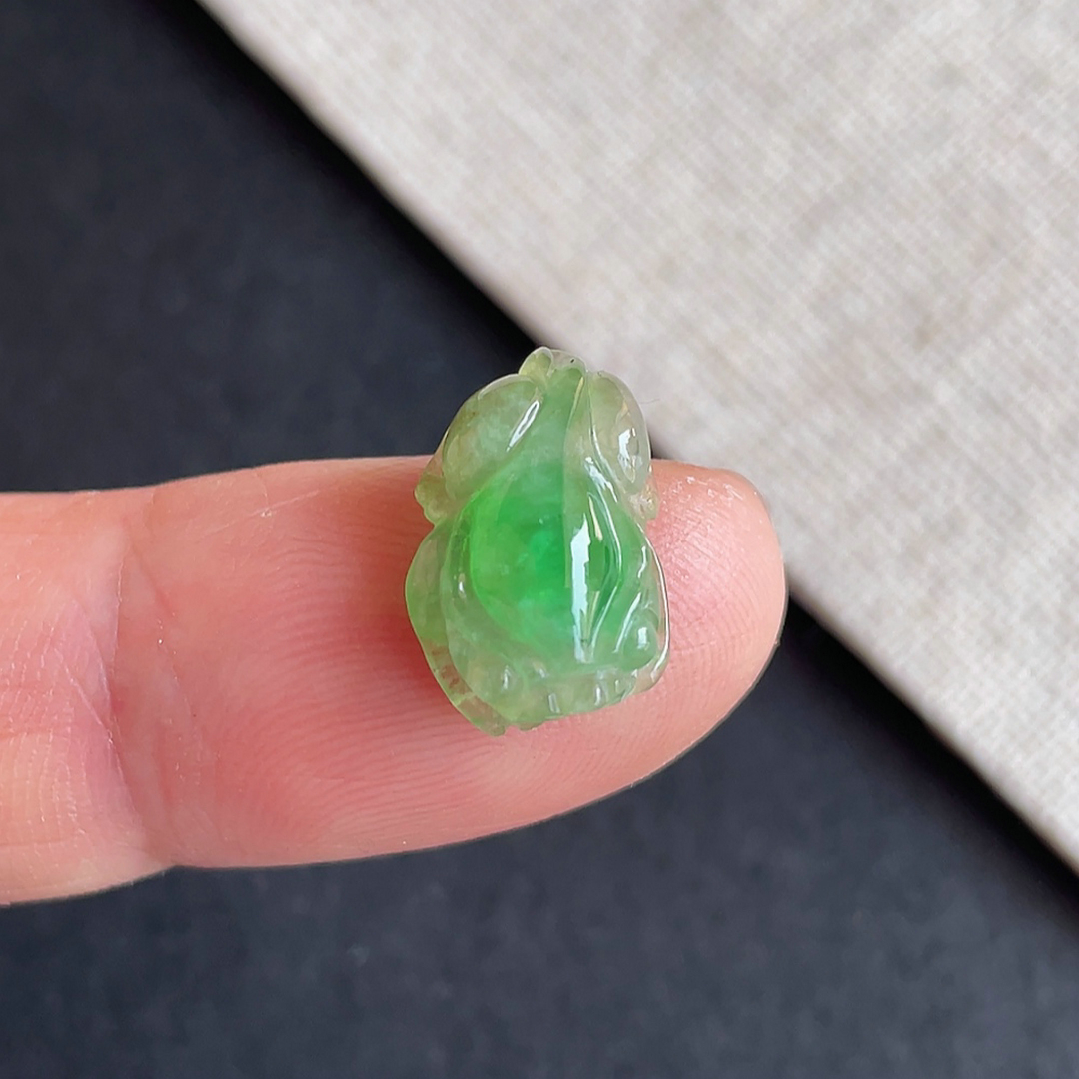 翡翠冰种飘阳绿招财貔貅戒面