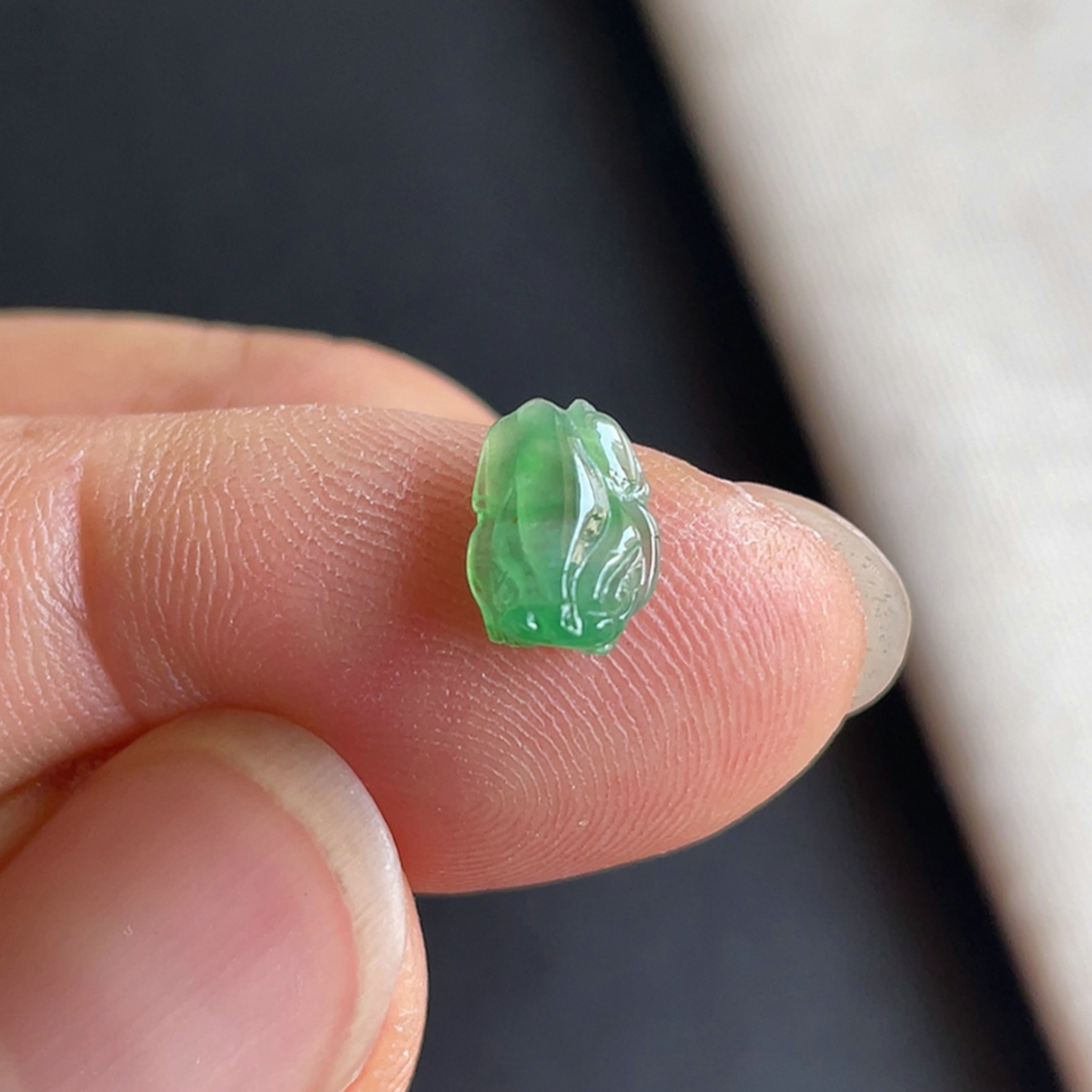 阳绿貔貅戒面天然玉石翡翠A货