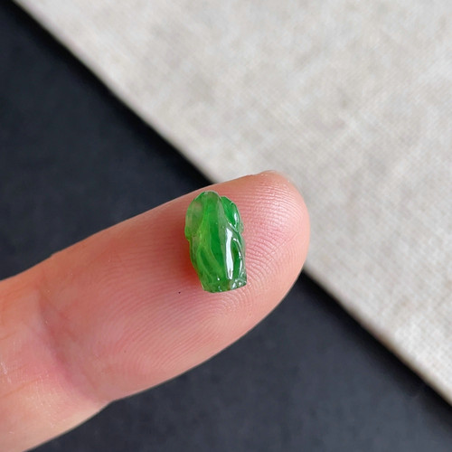 A货翡翠老坑冰种阳绿貔貅戒面