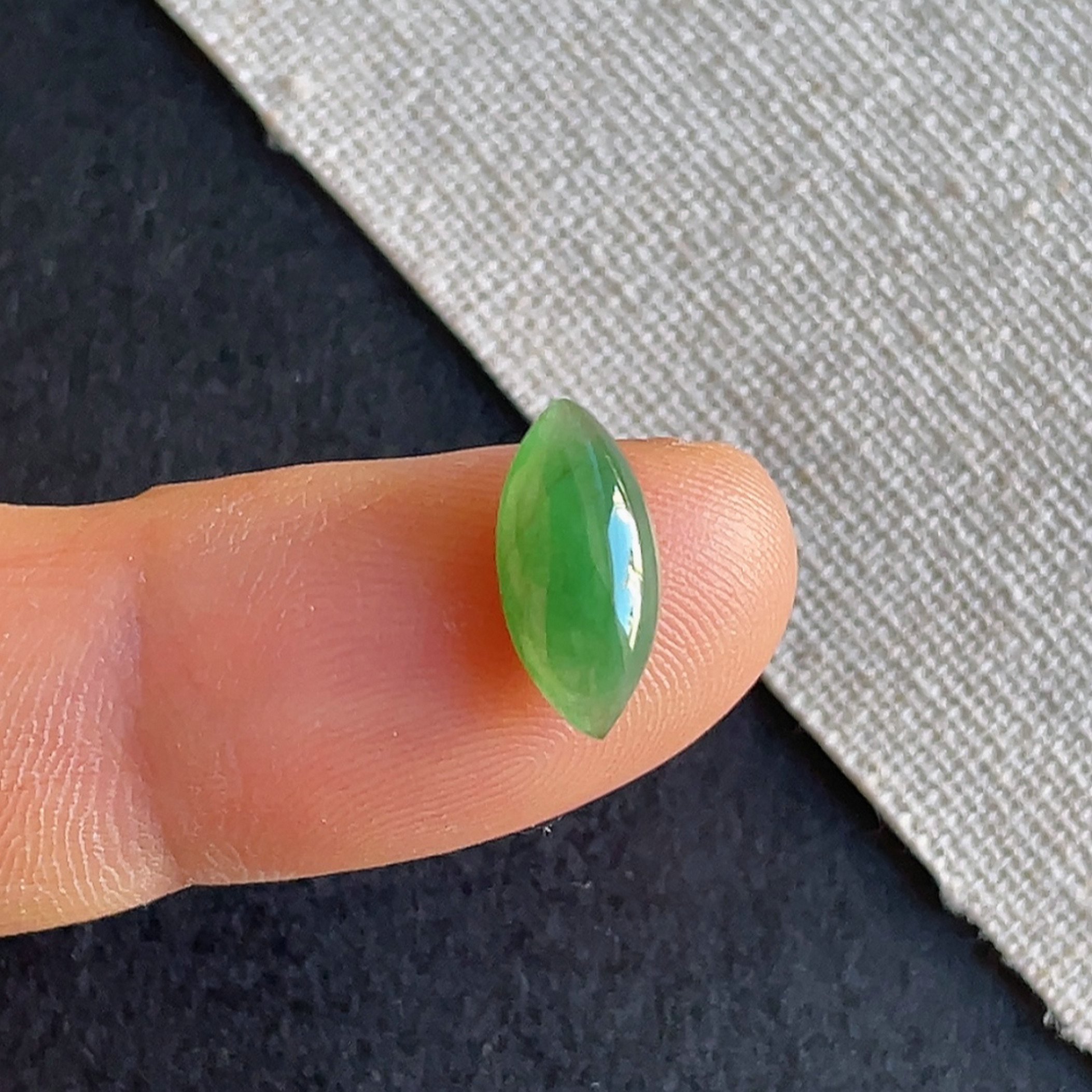 天然缅甸翡翠冰种满色马眼戒面