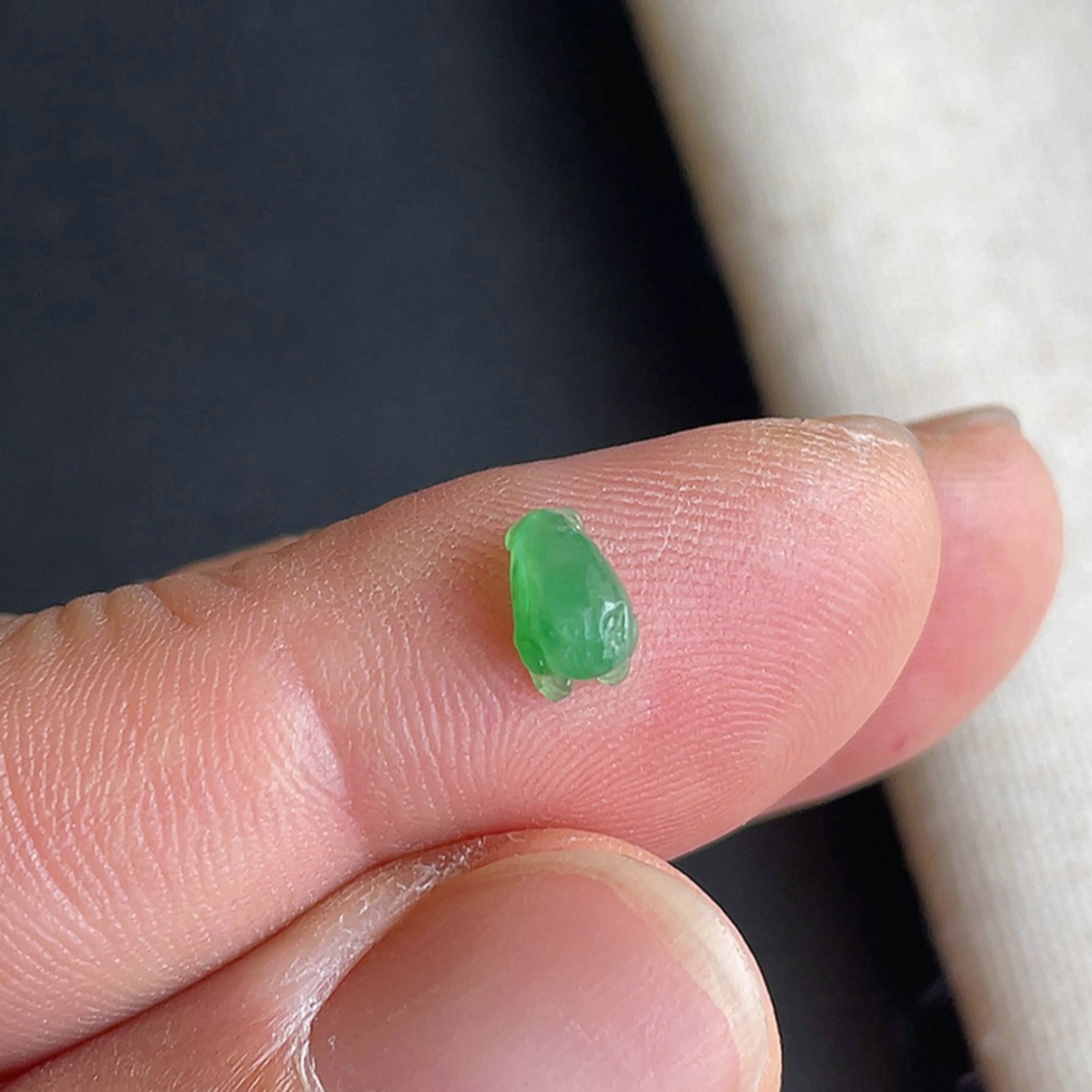 冰种阳绿金蟾戒面缅甸翡翠A货