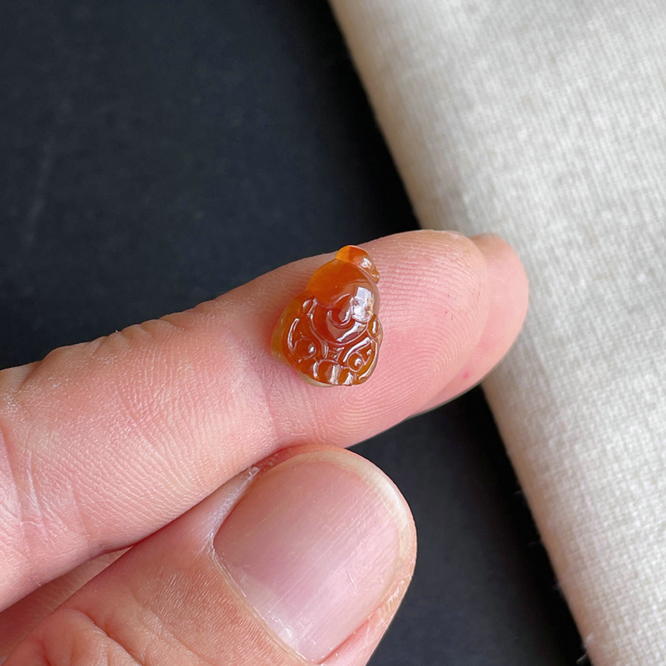 冰种红翡三脚蟾戒面缅甸翡翠A货