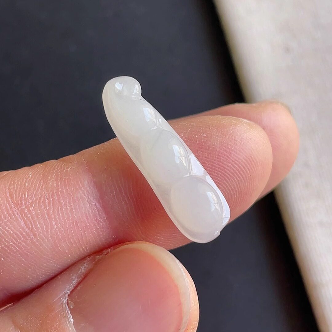 05161-3天然老坑白净四季豆吊坠 翡翠A货送证书~金晶翡翠