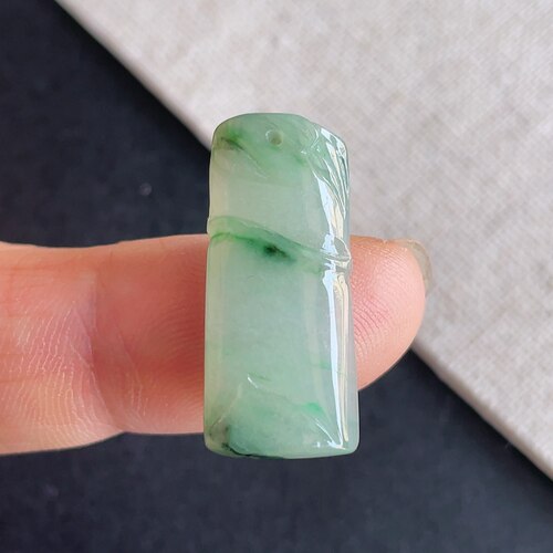缅料翡翠冰糯种飘阳绿竹节吊坠