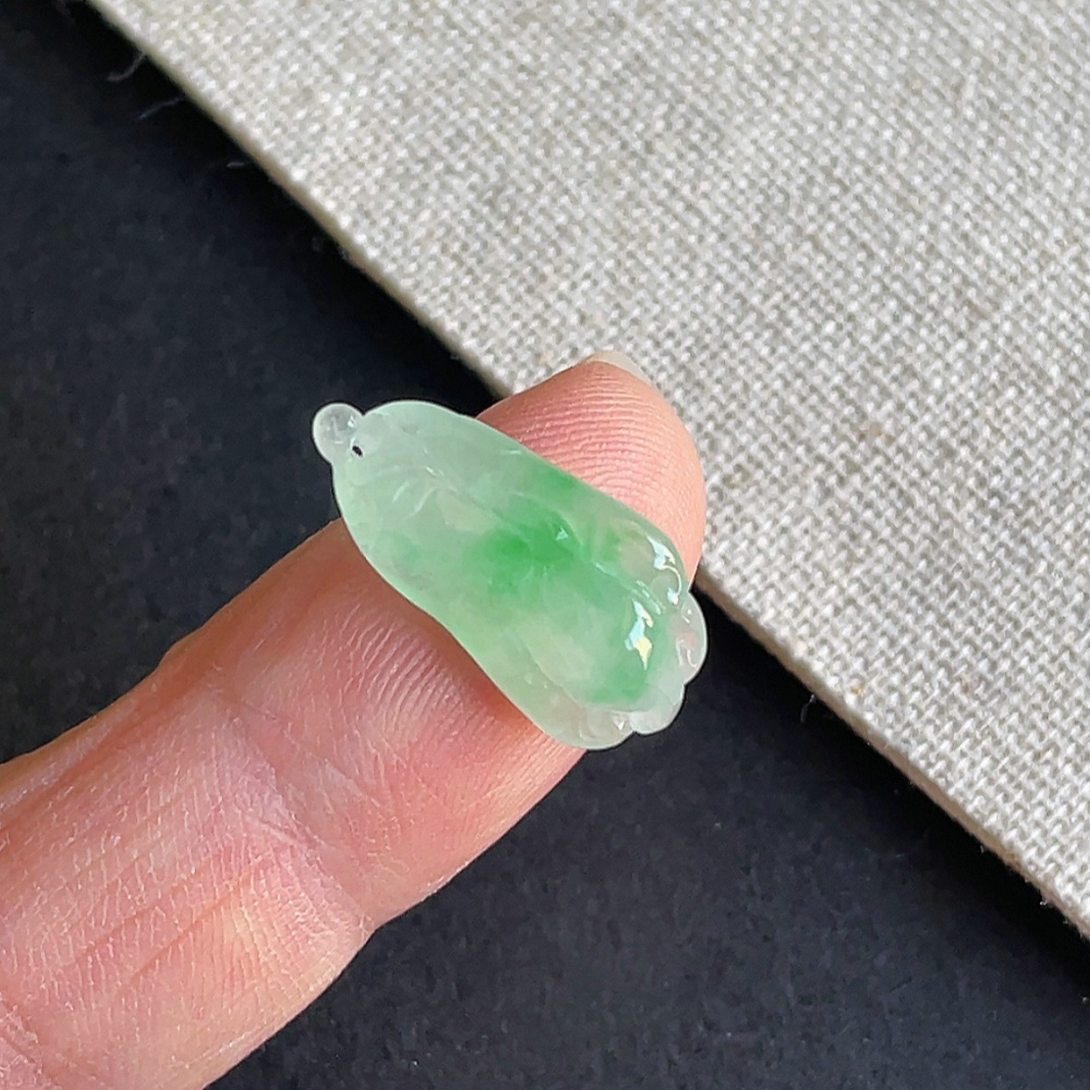 1216-2天然缅料A货翡翠老坑冰种带阳绿佛手福瓜～金晶翡翠