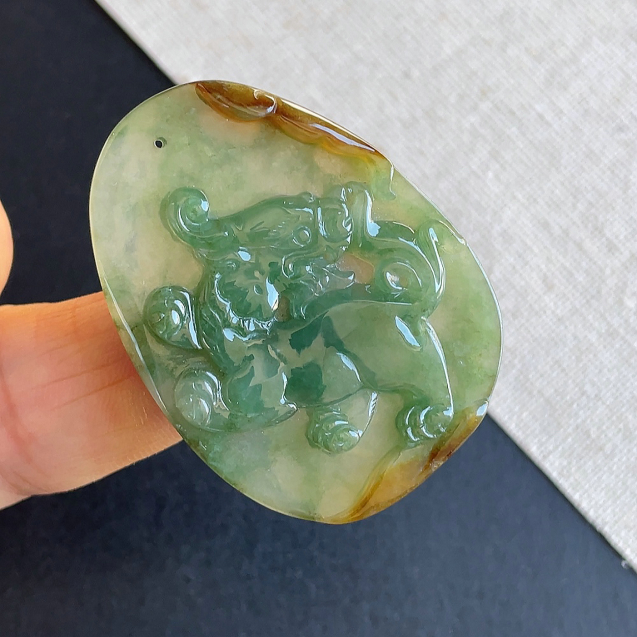 缅甸天然翡翠冰种满绿三彩麒麟吊坠 老坑玉石a货裸石颈饰 附证书