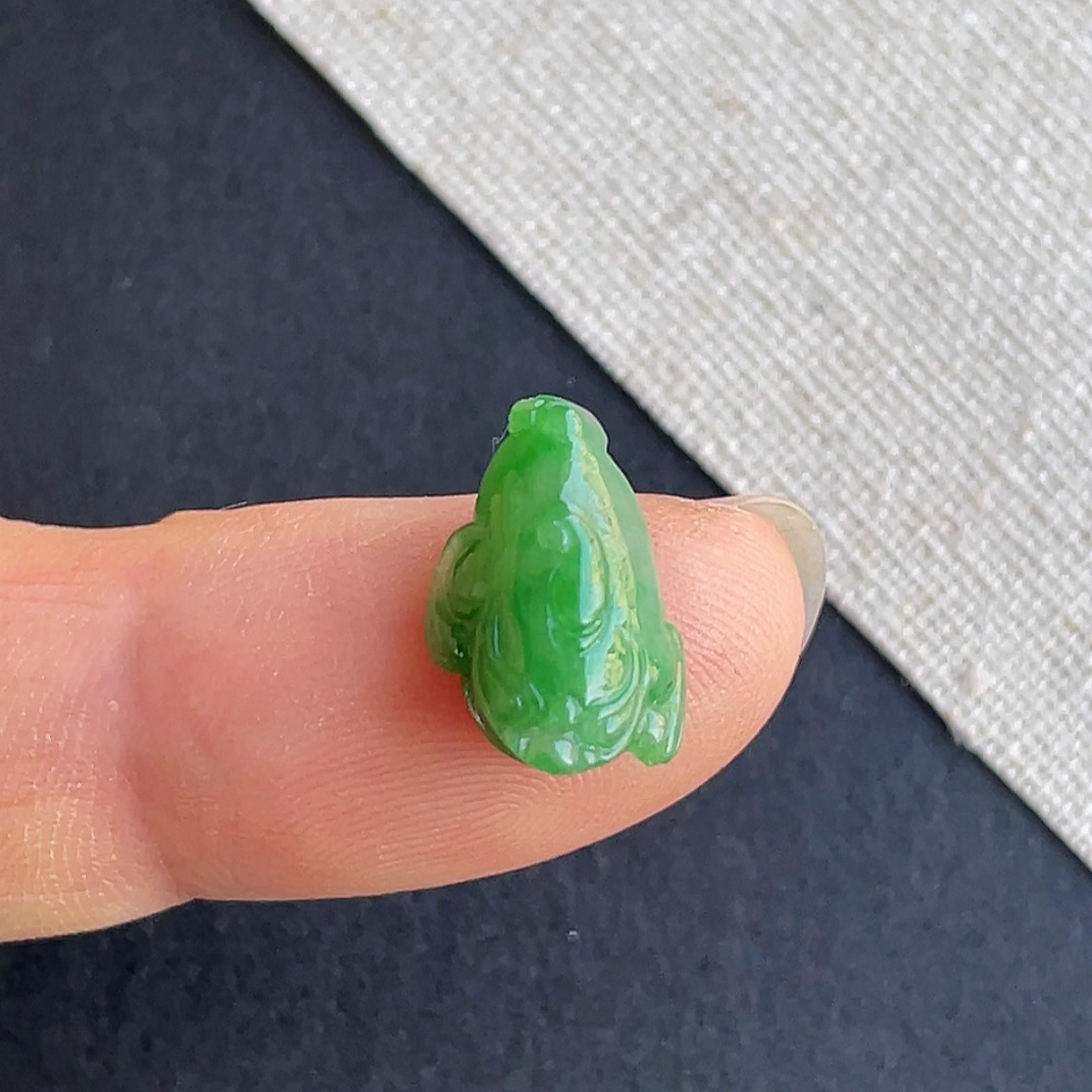 天然翡翠阳绿金蟾戒面裸石a货