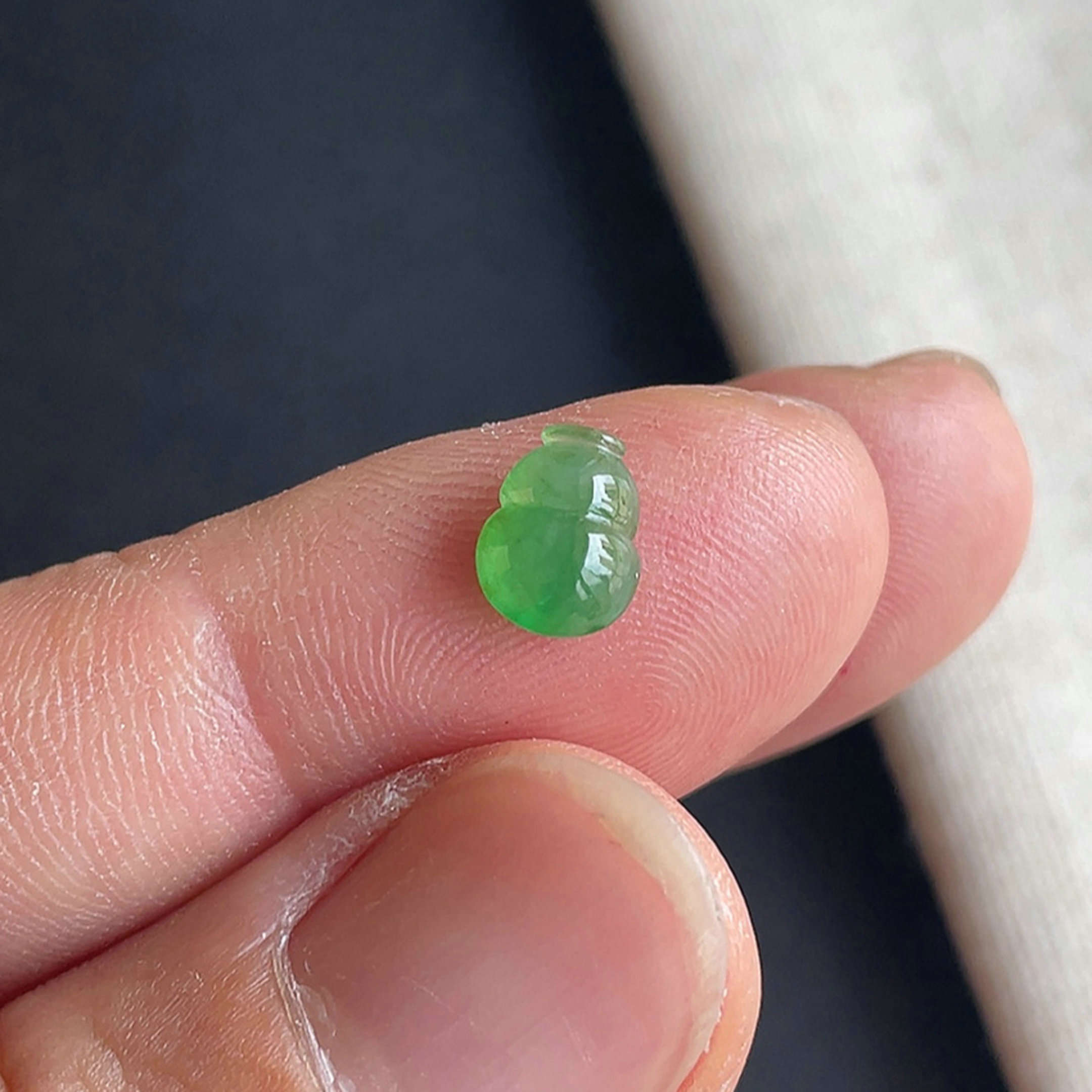 冰种飘阳绿葫芦戒面缅甸翡翠A货