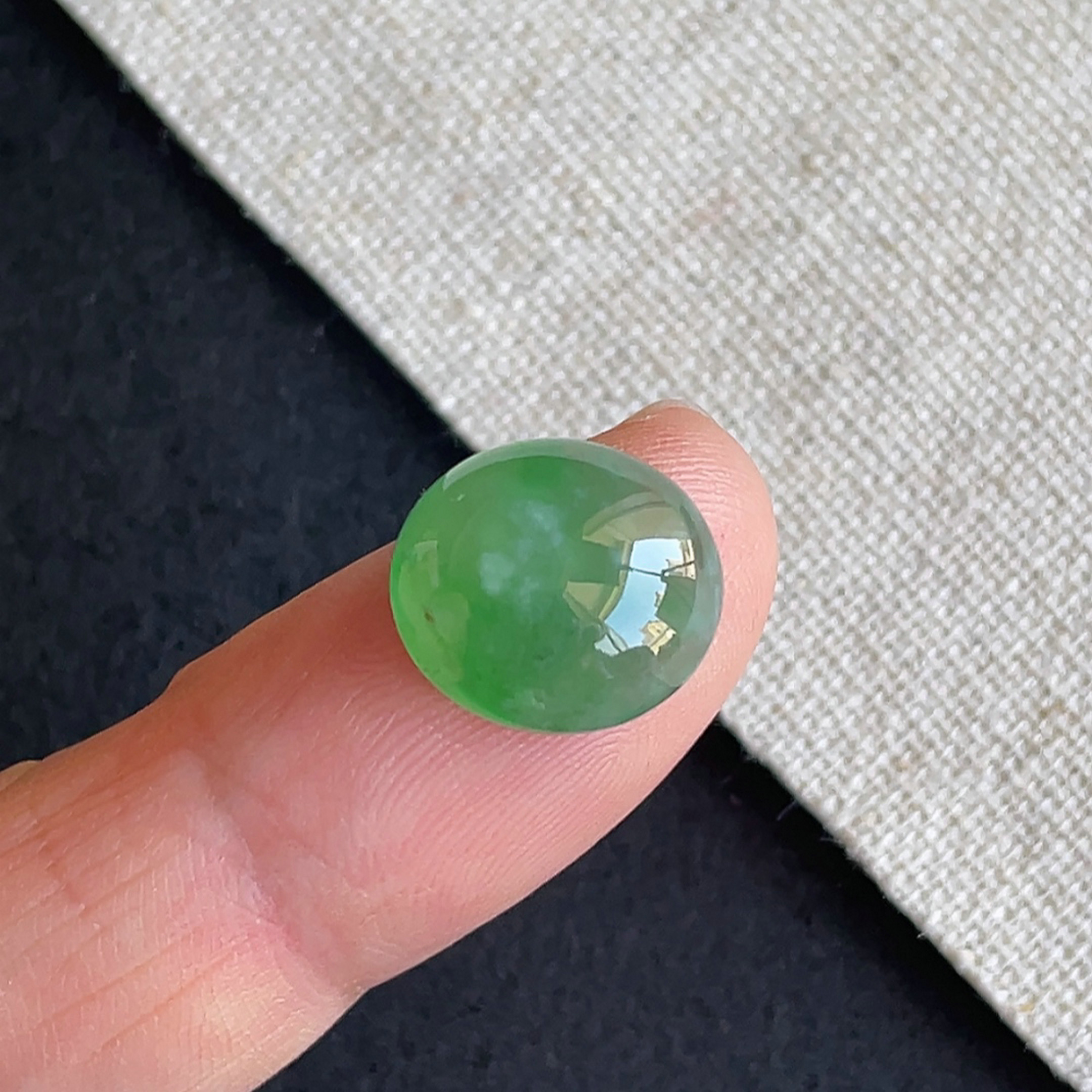 缅甸翡翠老坑冰种蛋面戒面