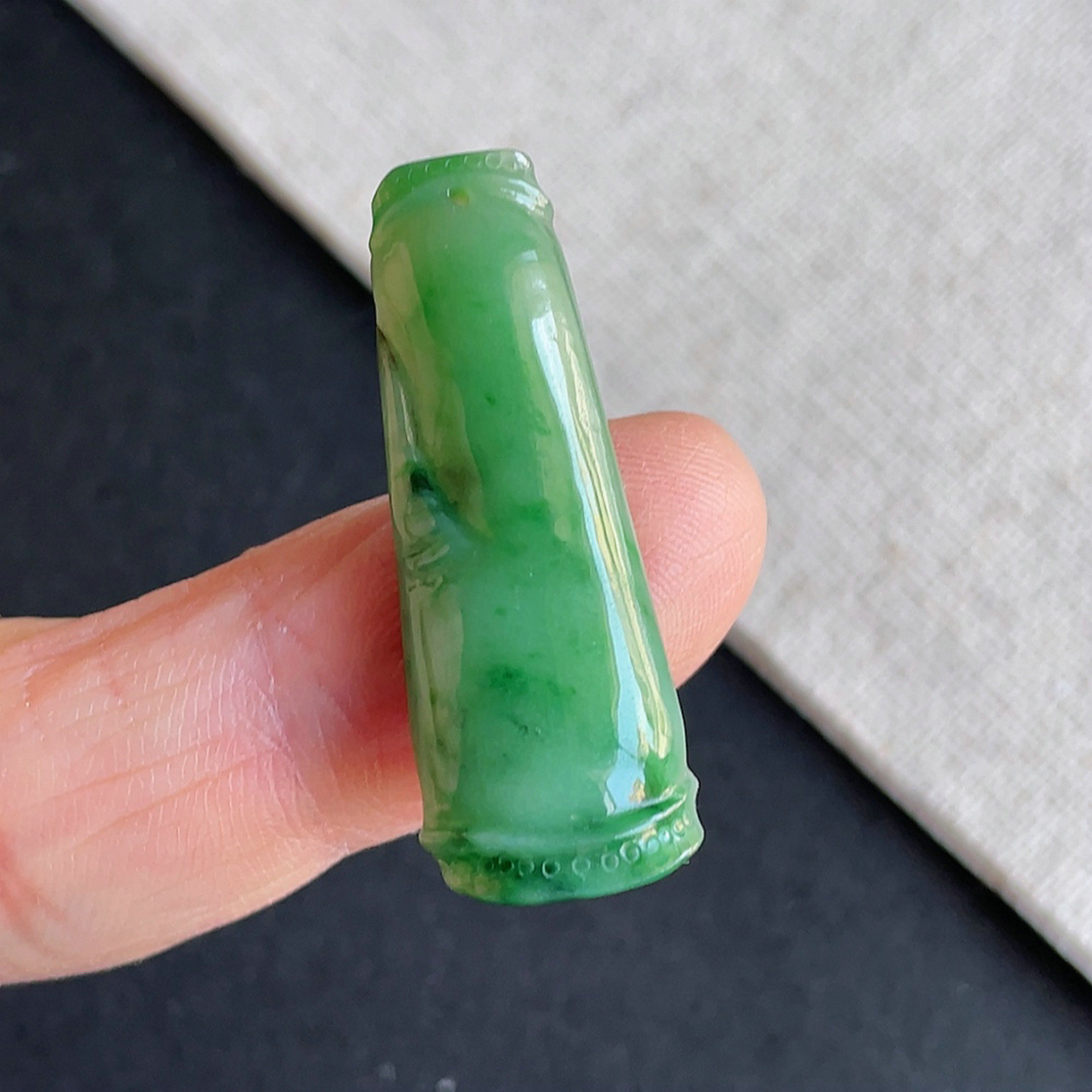 缅甸翡翠冰糯种阳绿竹节吊坠
