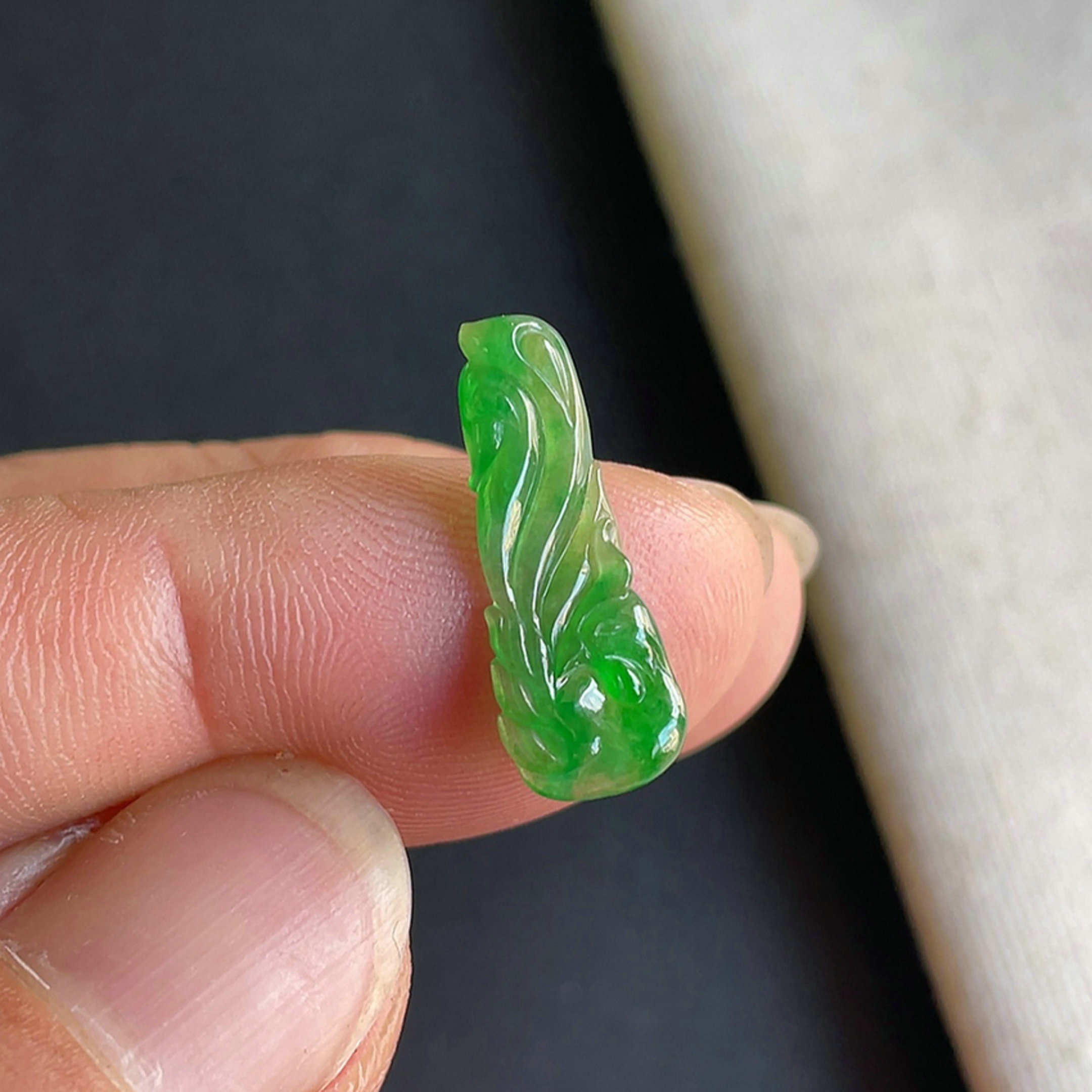 冰种阳绿翡翠玉凤凰天然翡翠A货