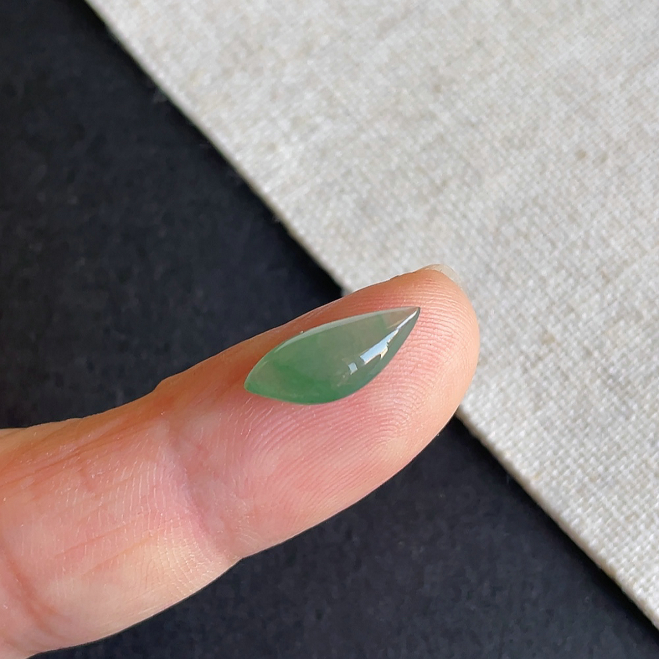 缅甸翡翠老坑冰种满色随形戒面