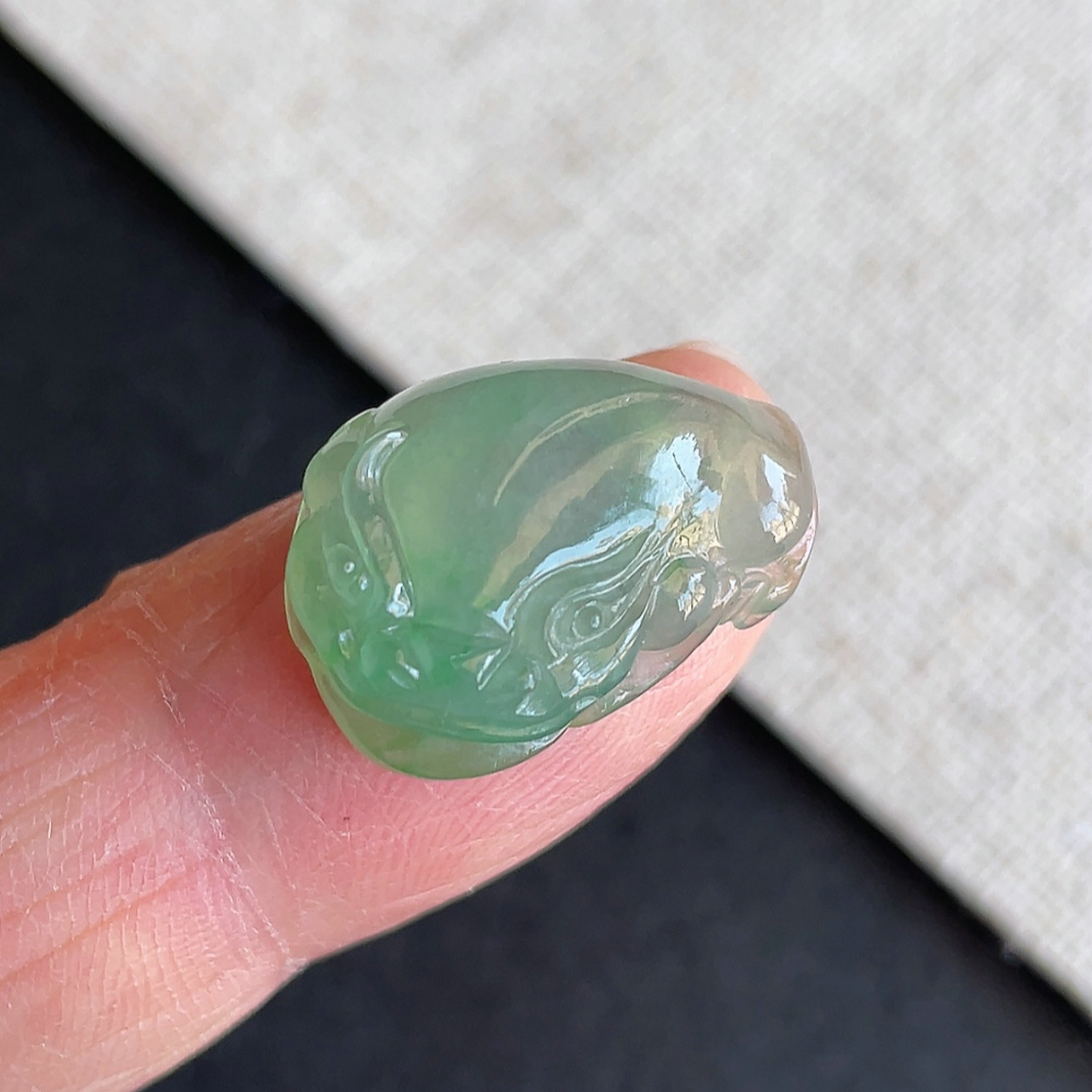天然翡翠冰种晴水金蟾戒面